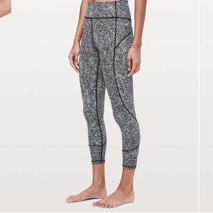 Lululemon IN MOVEMENT TIGHT 25" *EVERLUX
Diffuse Starlight Black 
Size: 4